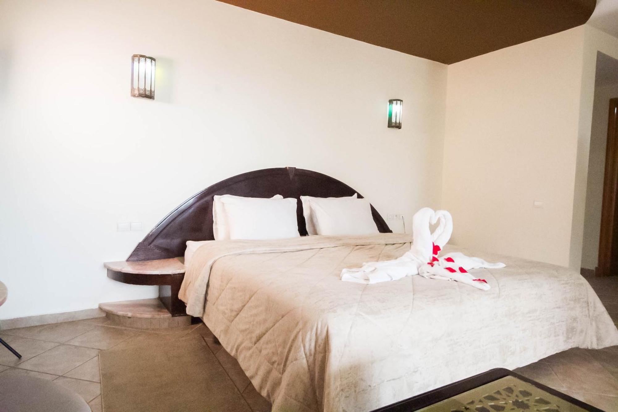 Aparthotel Intouriste 4*