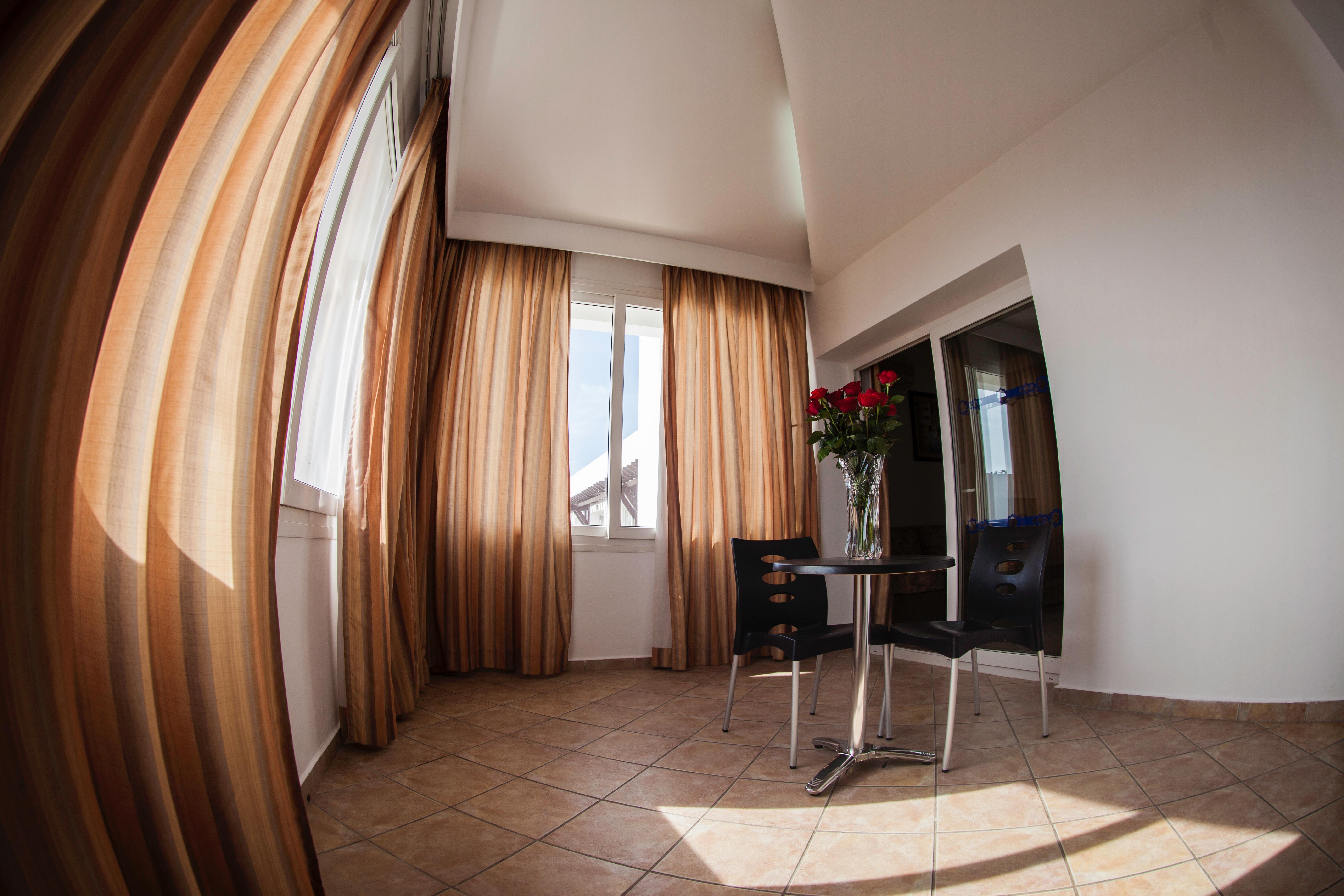 Aparthotel Intouriste 4*