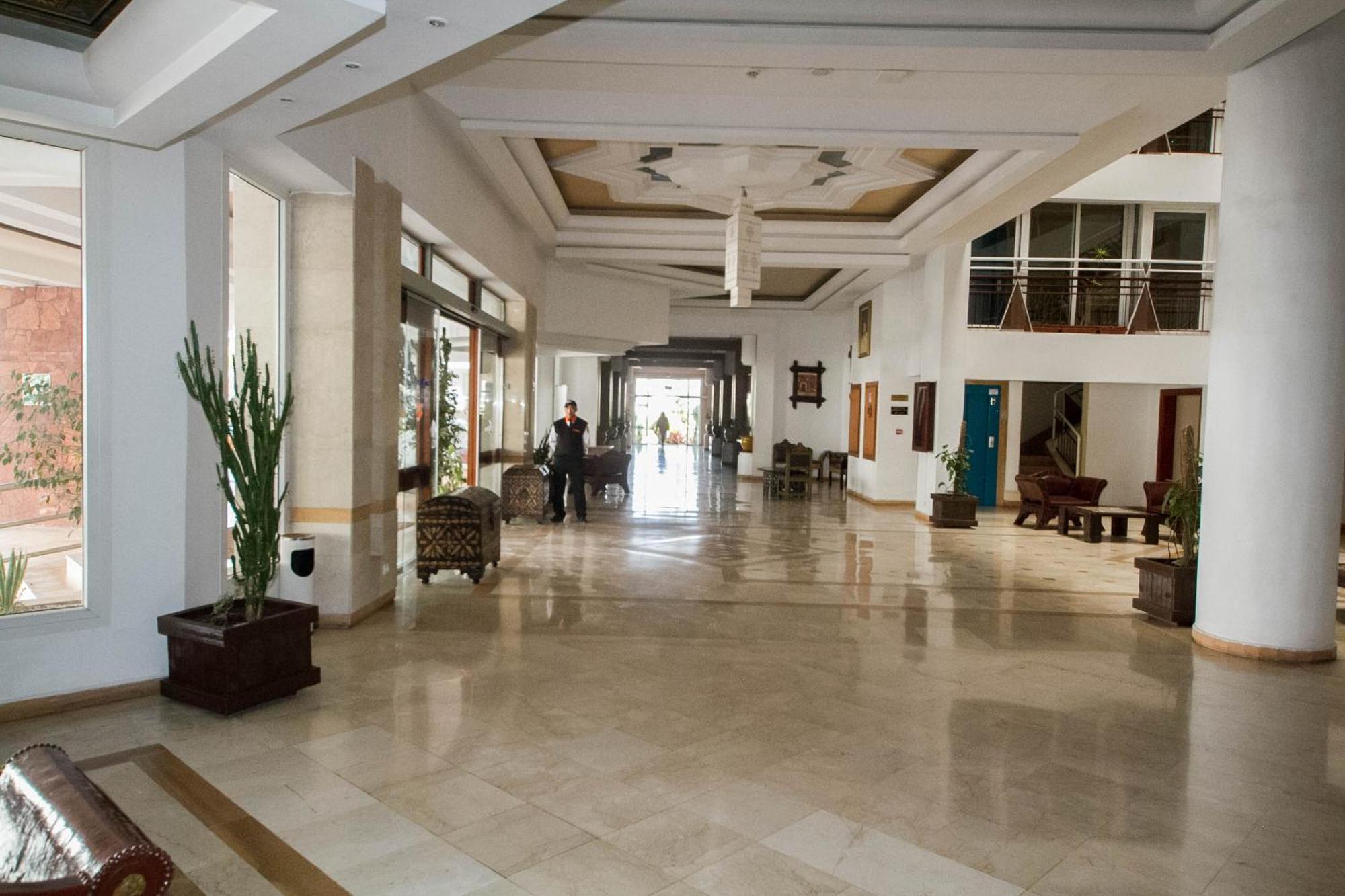 Intouriste Aparthotel 4*