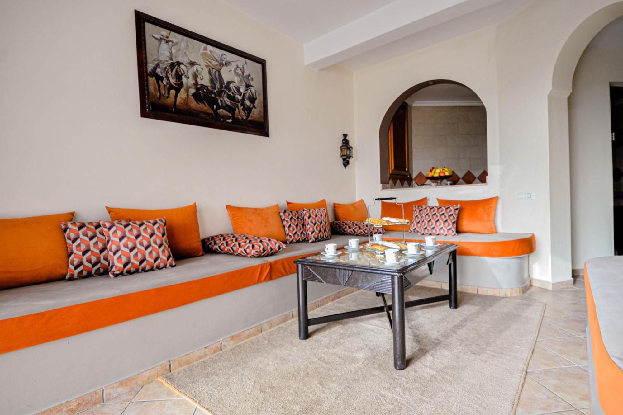 Intouriste Aparthotel 4*